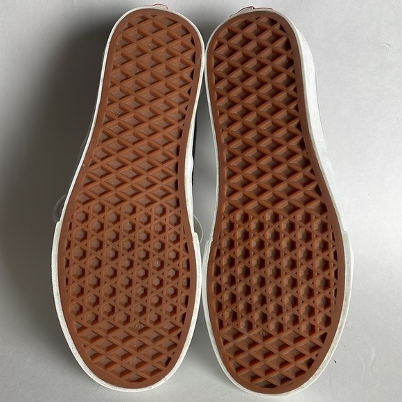 VANS•BLACK•CLASSIC LACE UP• WOMENS 5.5 MENS 4 - Picture 6 of 7